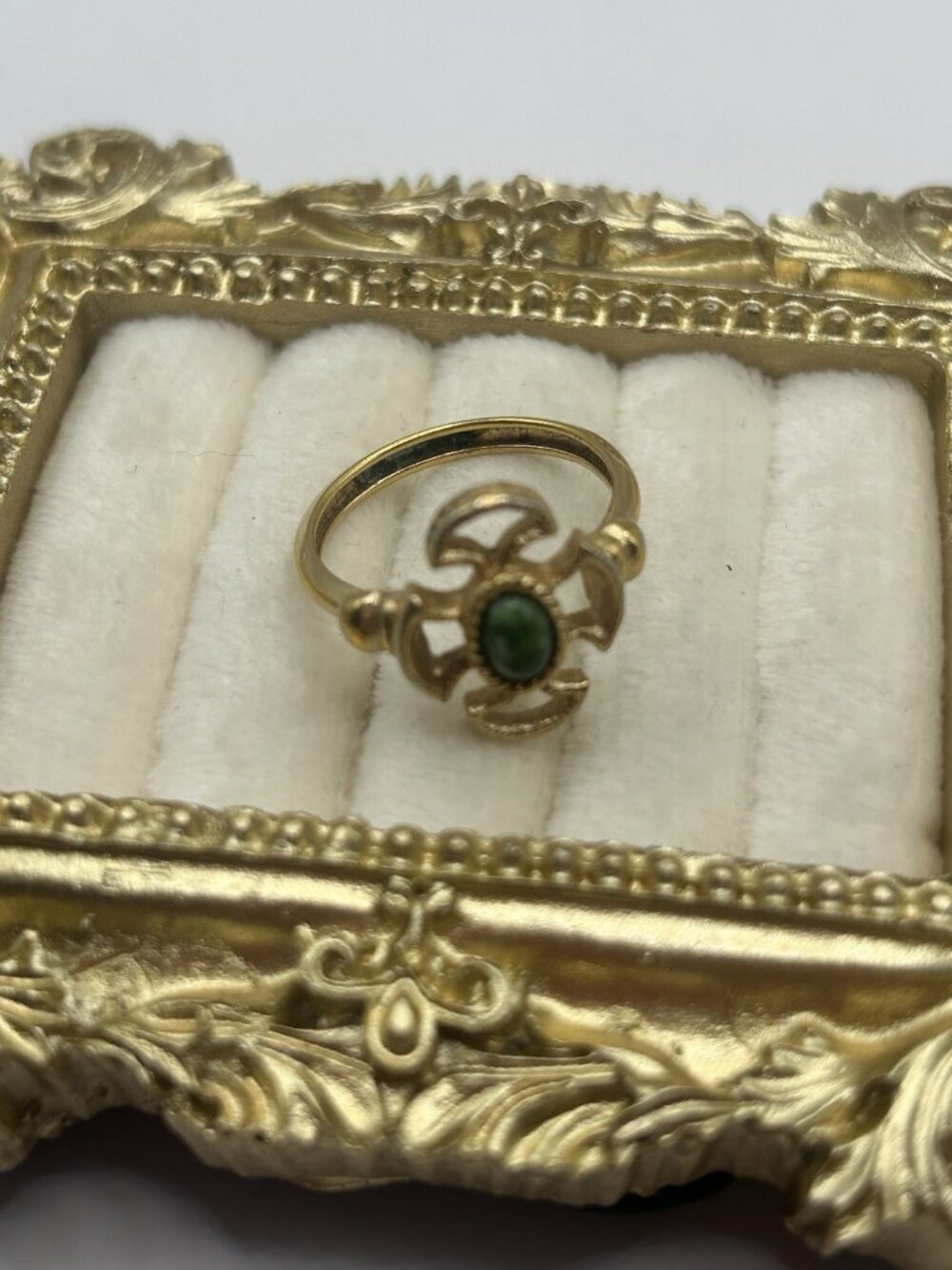 Vintage 1973 Avon Baroness Ring Gold Tone Faux Jade Maltese Cross Size 7.5 Gift - Picture 10 of 12